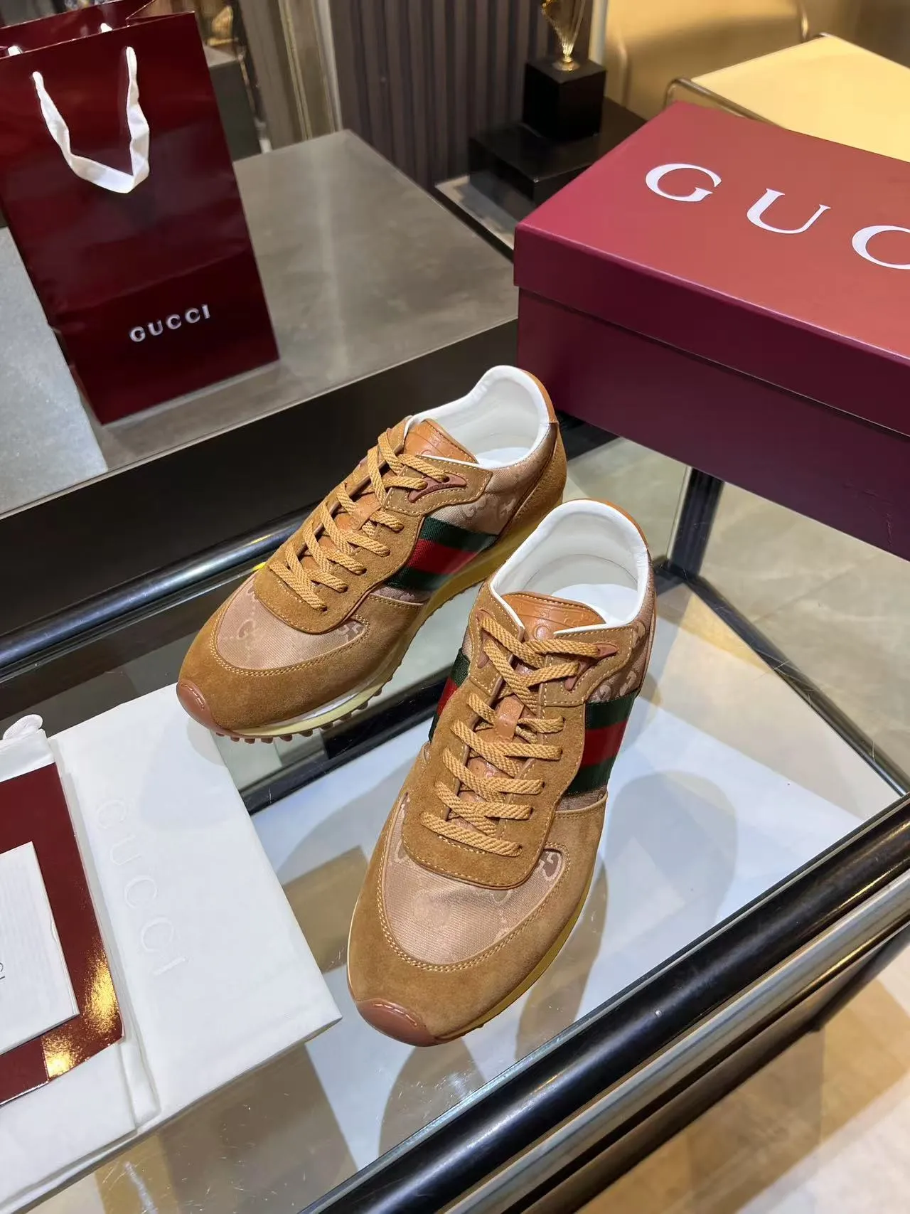 Men's Men's Shoes 💰620💰 Gucci Gucci Top Version Latest Catwalk Style Re-Motion Series Thick-soled Casual Sneakers Original Purchased, Developed and Made. This sneaker has a detachable and adjustable ankle strap, adding a dynamic item to the 2025 spring and summer series. The light and flexible outsole has been specially treated and is filled with a strong retro style. Exquisite packaging at the delivery counter 🛍📦 ▪️Fabrics: Original custom imported first-layer cowhide ▪️Inner lining: Original custom-made breathable mesh ▪️Sole: Original molded TPU material ▪️Sole thickness: 3.5CM ▪️Size: 39-44 (customized at 38.45.46)